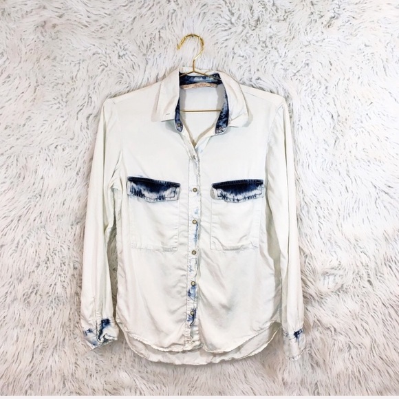 Zara Tops - Zara light wash chambray button down blouse
